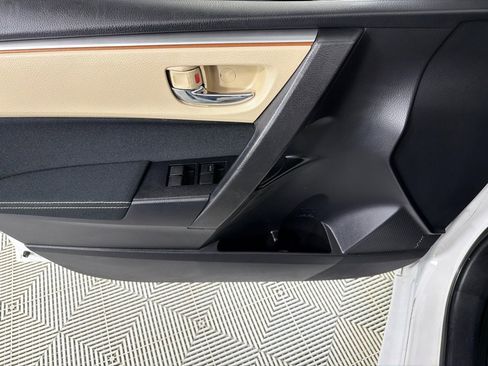 Used 2014 Toyota Corolla LE image 12