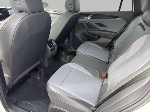 New 2026 Volkswagen Tiguan SE R-Line AWD/4WD image 23