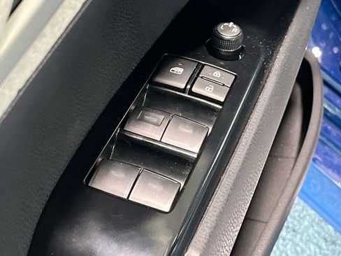 Used 2025 Toyota Camry XLE AWD/4WD image 35