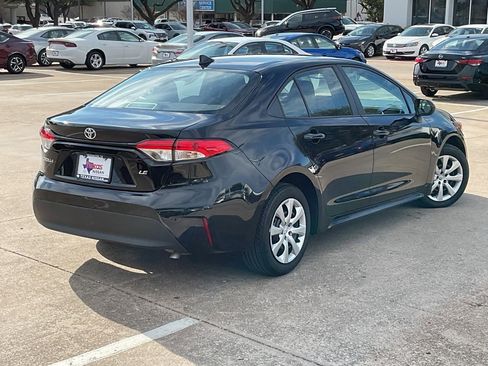 Used 2025 Toyota Corolla LE image 5