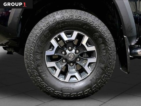 Certified 2022 Toyota Tacoma TRD Off-Road w/ TRD Premium Off Road Package AWD/4WD image 11