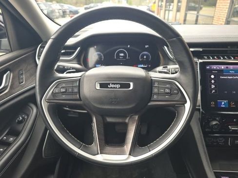 Used 2022 Jeep Grand Cherokee Limited w/ Luxury Tech Group II AWD/4WD image 17