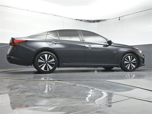 Used 2022 Nissan Altima 2.5 SV image 36