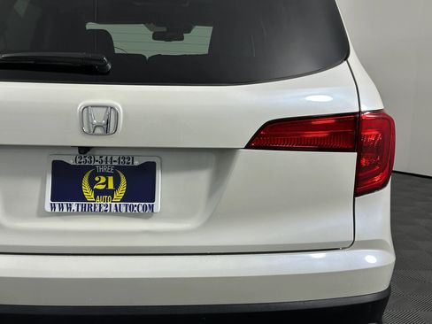 Used 2017 Honda Pilot Touring image 11