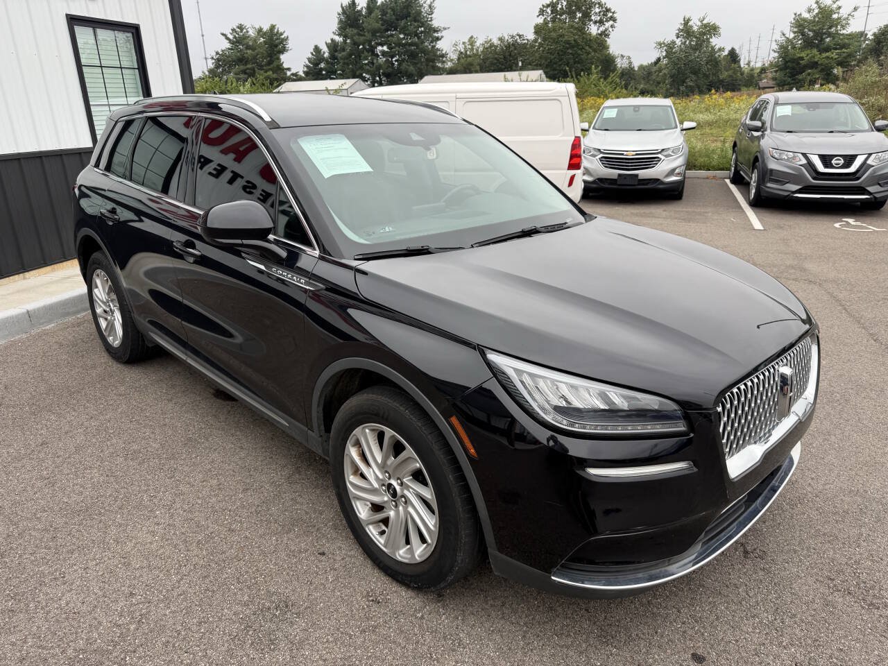 Used 2020 Lincoln Corsair FWD w/ Rear Removable Package Tray image 5