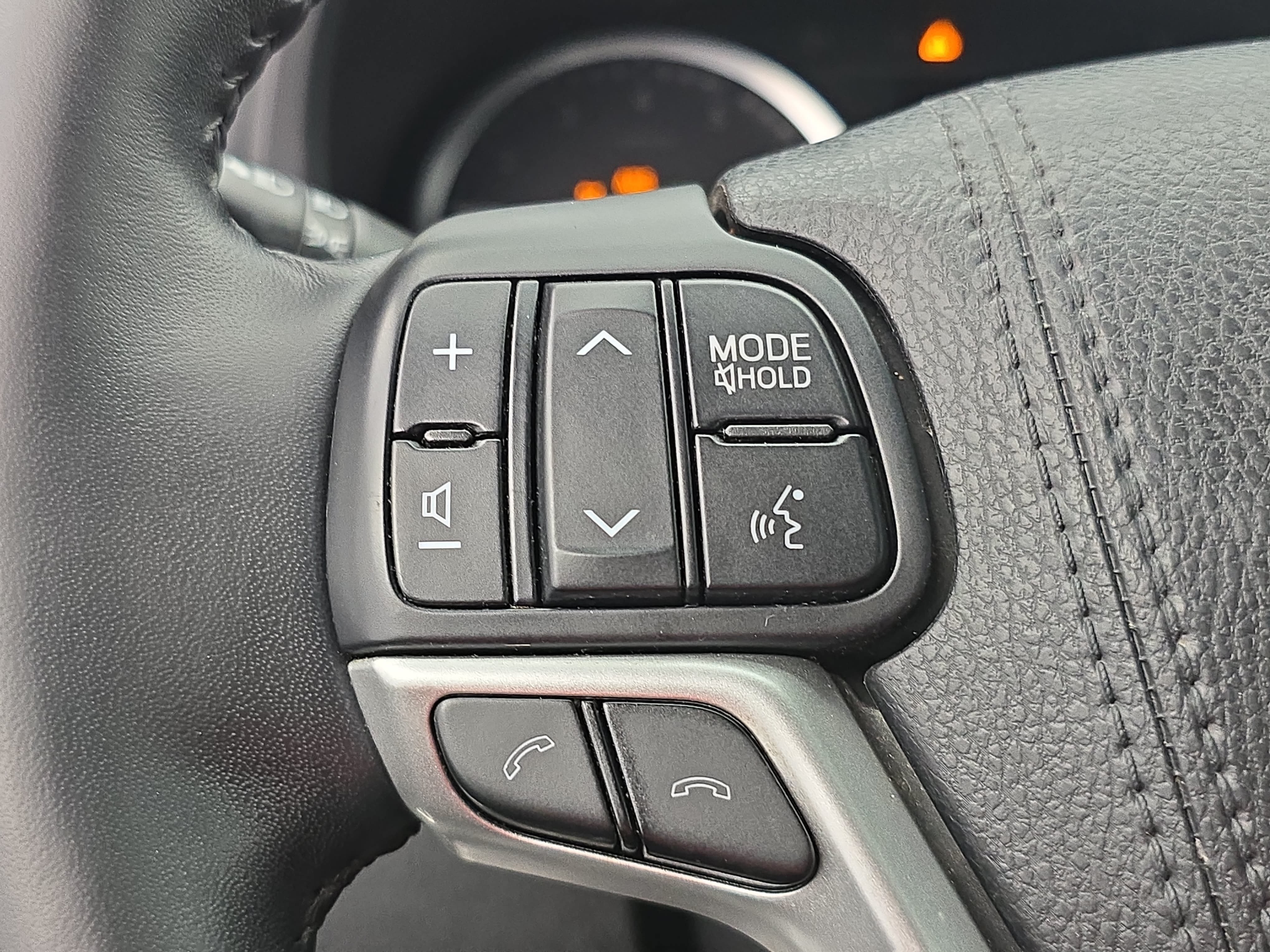 Used 2017 Toyota Highlander SE AWD/4WD image 18