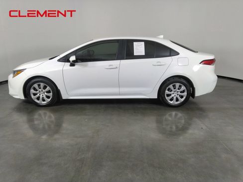 Used 2025 Toyota Corolla LE FWD image 8
