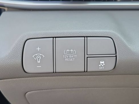 Certified 2025 Hyundai Elantra SEL FWD image 17