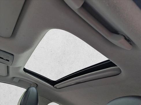 Used 2020 Nissan Sentra SR w/ Premium Package FWD image 14
