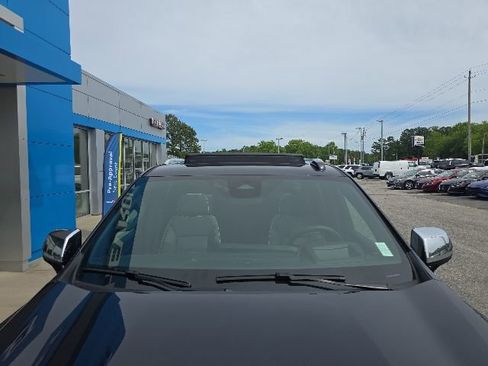 Used 2025 Chevrolet Suburban Premier AWD/4WD image 56
