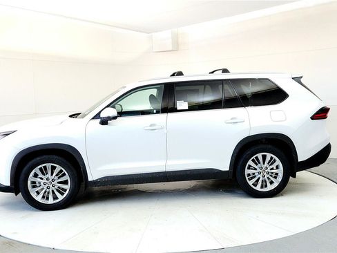 New 2026 Toyota Grand Highlander Platinum image 3