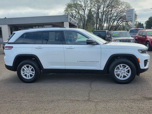 Used 2023 Jeep Grand Cherokee Laredo w/ Luxury Tech Group I image 8