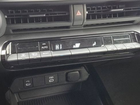 Used 2024 Toyota Prius LE image 29