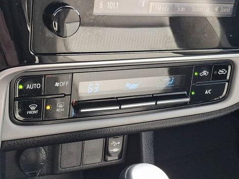 Used 2019 Toyota Corolla LE image 15