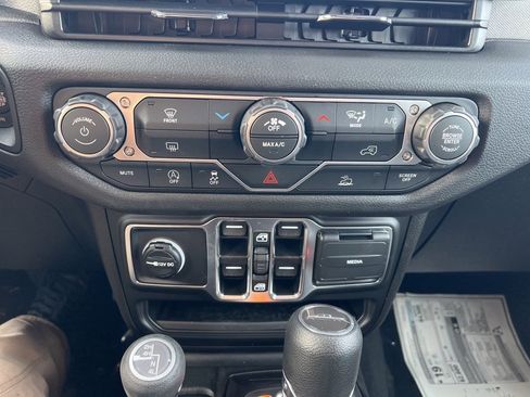 New 2026 Jeep Gladiator Sport image 31