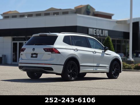 Used 2024 Volkswagen Tiguan SE R-Line AWD/4WD image 7