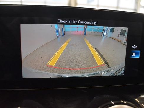 Used 2022 Mercedes-Benz GLB 250 4MATIC image 28