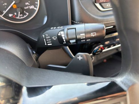 Used 2022 Nissan Rogue SV image 29