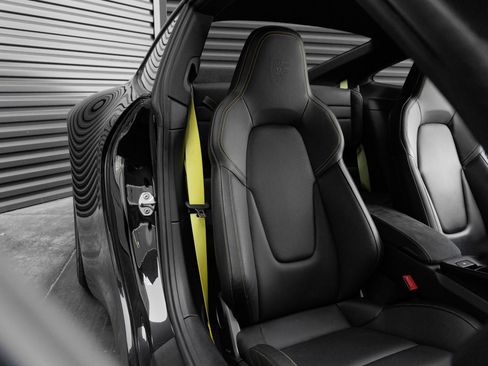 Certified 2023 Porsche 911 Carrera GTS RWD image 37