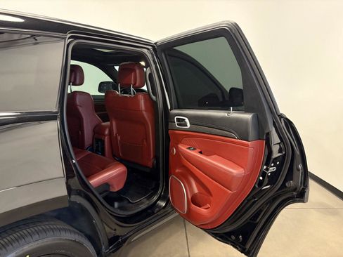 Used 2018 Jeep Grand Cherokee Trackhawk AWD/4WD image 38