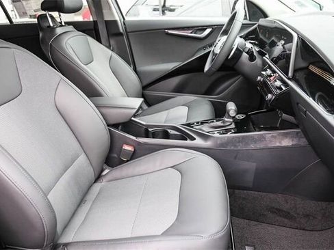 New 2025 Kia Niro EX Touring image 15