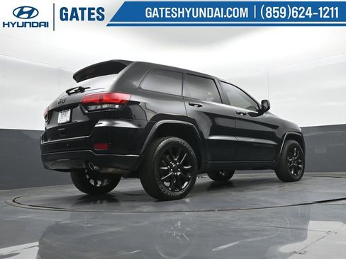Used 2021 Jeep Grand Cherokee Laredo X AWD/4WD image 39