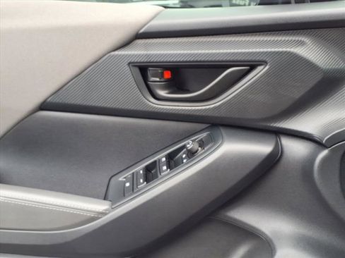 Used 2025 Subaru Crosstrek 2.0i Premium image 19