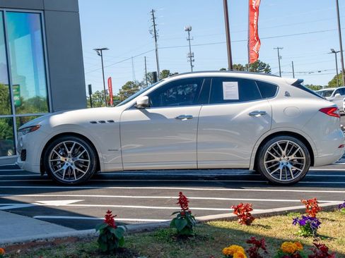 Used 2018 Maserati Levante S GranLusso AWD/4WD image 26