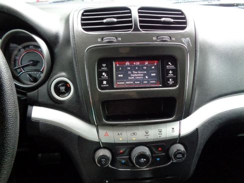 Used 2014 Dodge Journey SXT w/ Flexible Seating Group image 18