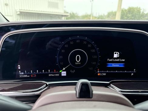 Certified 2022 Cadillac Escalade Premium Luxury Platinum w/ LPO, Radiant Package image 26