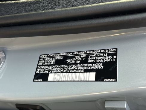 Certified 2025 Volvo XC40 B5 Plus AWD/4WD image 34