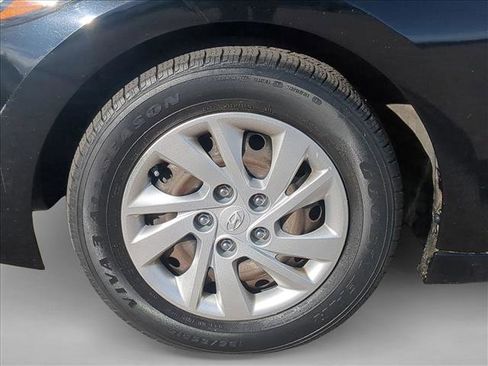 Used 2017 Hyundai Elantra SE w/ Cargo Package image 15