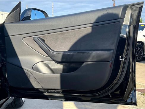 Used 2018 Tesla Model 3 Mid Range RWD image 21