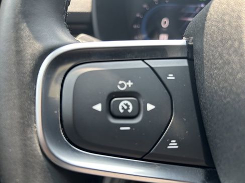 Certified 2025 Volvo XC40 B5 Plus image 30