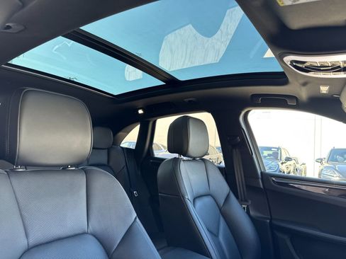 Certified 2025 Porsche Macan image 19