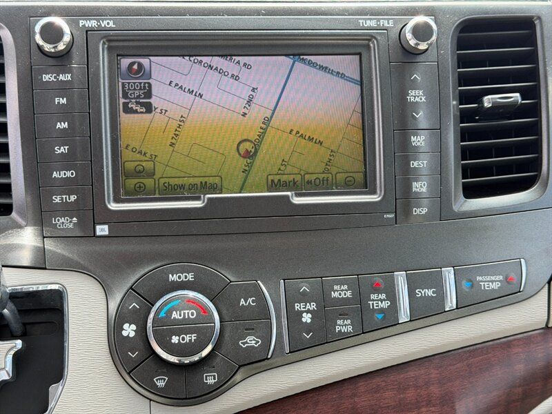 Used 2014 Toyota Sienna XLE w/ XLE Premium Package FWD image 26