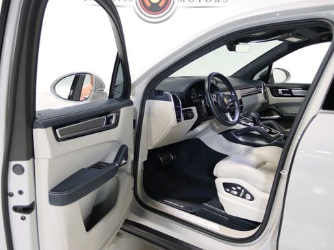 Used 2020 Porsche Cayenne Turbo AWD/4WD image 44