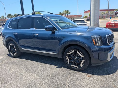 Used 2023 Kia Telluride S AWD/4WD image 2