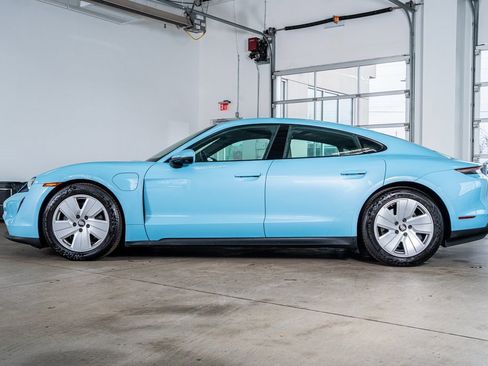 Used 2021 Porsche Taycan image 8