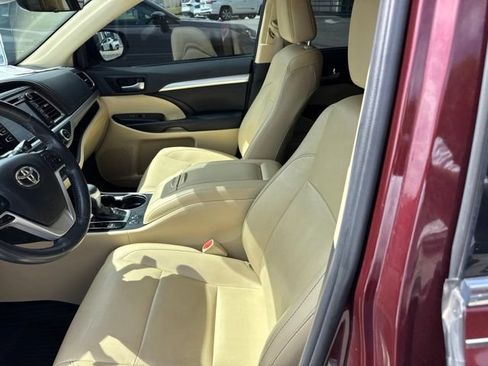 Used 2019 Toyota Highlander XLE AWD/4WD image 13