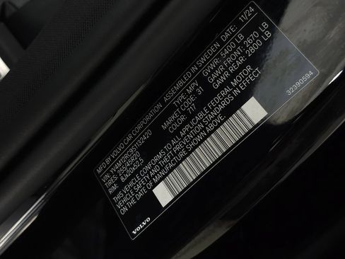 Certified 2025 Volvo XC60 B5 Plus AWD/4WD image 35