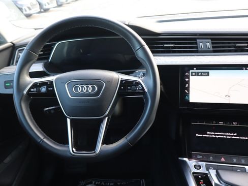 Used 2022 Audi e-tron Premium w/ Convenience Plus Package image 10