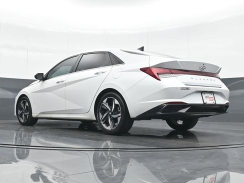 Used 2022 Hyundai Elantra Limited image 19