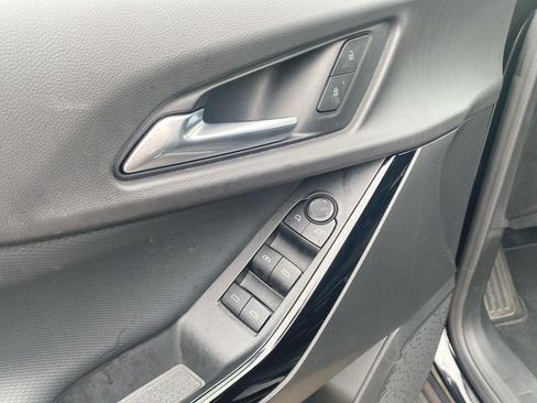 Used 2025 Chevrolet Equinox LT FWD image 23