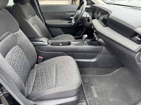 Used 2025 Nissan Kicks SV w/ Illumination Package FWD image 14