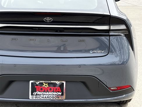 Used 2025 Toyota Prius Plug-In Hybrid image 6