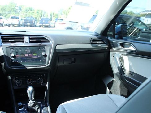 Used 2018 Volkswagen Tiguan SE FWD image 16