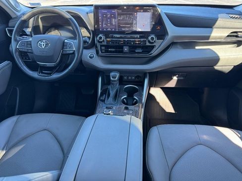 Certified 2021 Toyota Highlander Limited image 13