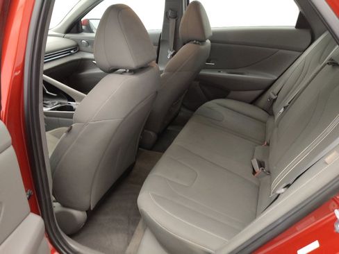 Used 2024 Hyundai Elantra SEL w/ Convenience Package FWD image 18