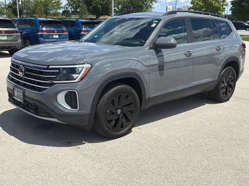 Certified 2026 Volkswagen Atlas SE AWD/4WD image 3